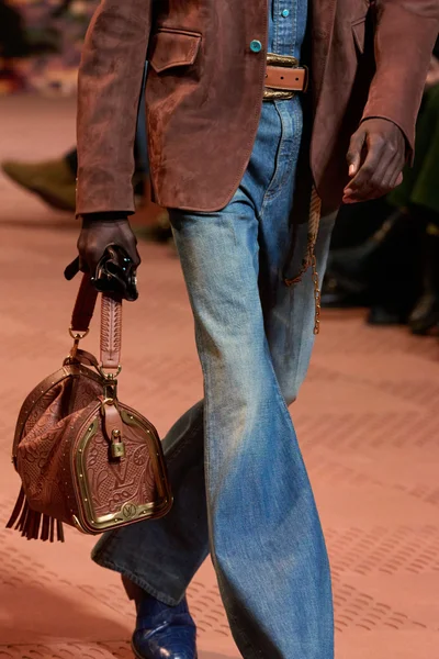 Look 49